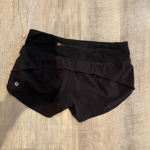 Lululemon Size 4 Speed Up shorts